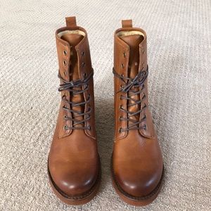 Be festival ready- Frye “Veronica” combat boot 🎠